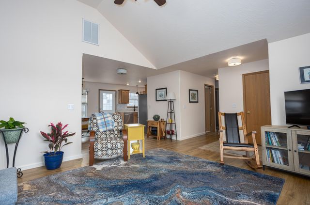 4482 N Toby Avenue, Springfield, MO 65803