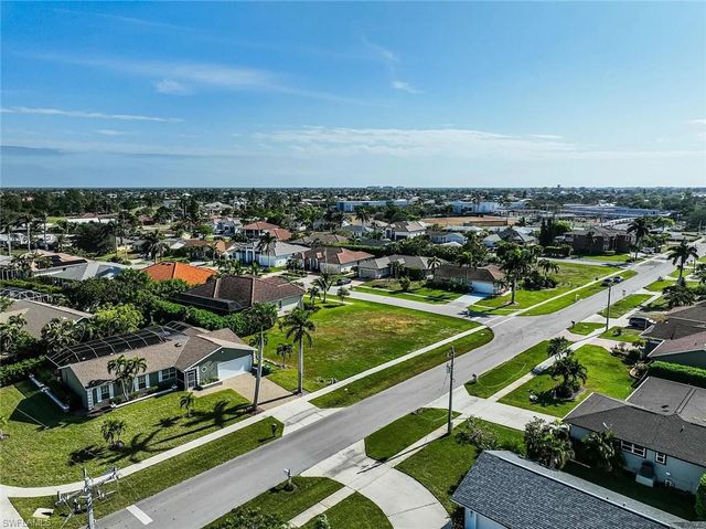 1318 Freeport AVE, Marco Island, FL 34145