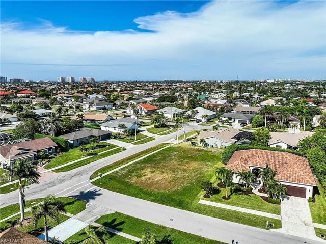 1318 Freeport AVE, Marco Island, FL 34145