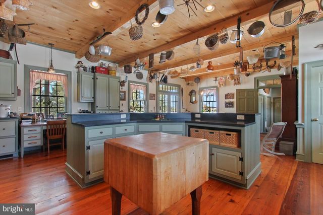 60 SOUTHSIDE DR, Newville, PA 17241