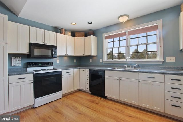 60 SOUTHSIDE DR, Newville, PA 17241