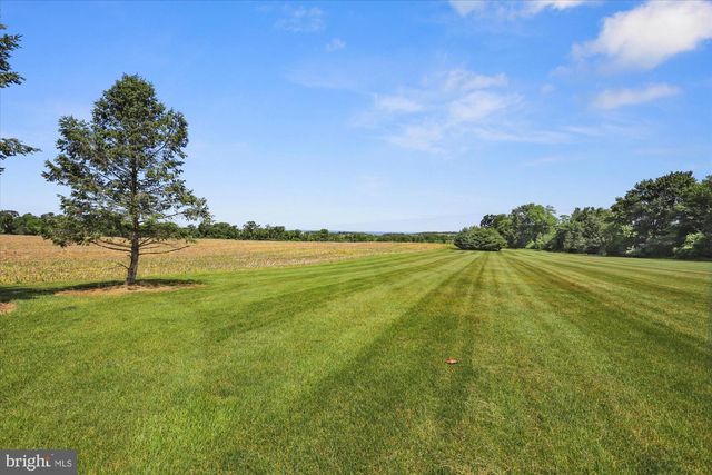 60 SOUTHSIDE DR, Newville, PA 17241