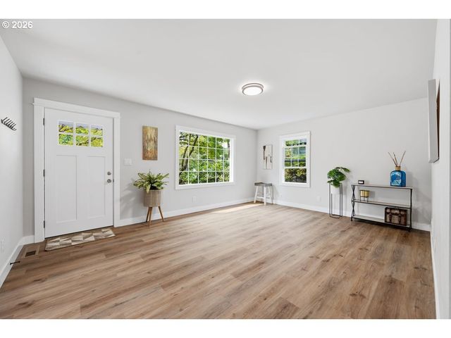 9233 Se MORRISON St, Portland, OR 97216