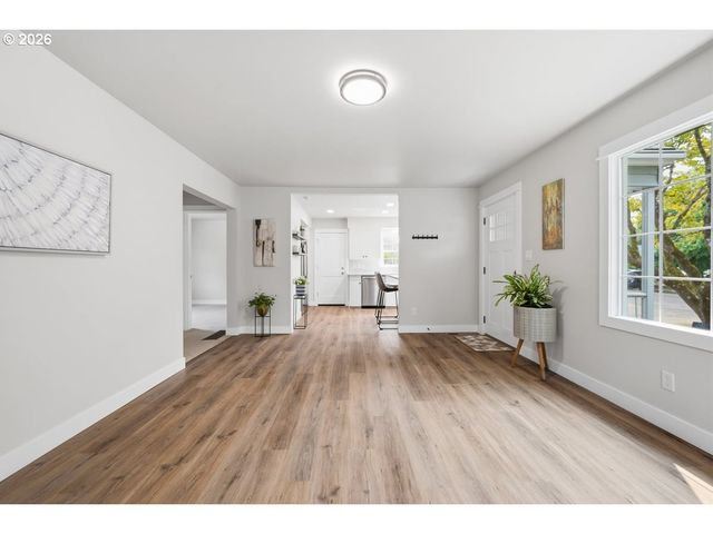 9233 Se MORRISON St, Portland, OR 97216