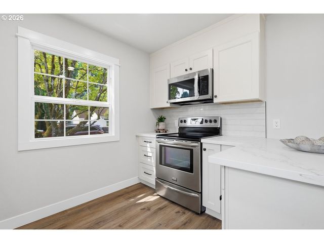 9233 Se MORRISON St, Portland, OR 97216