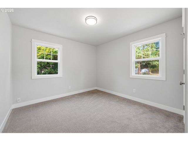 9233 Se MORRISON St, Portland, OR 97216