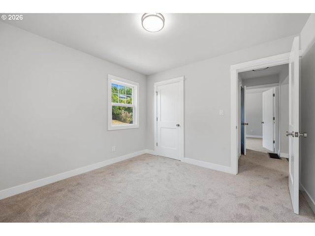 9233 Se MORRISON St, Portland, OR 97216