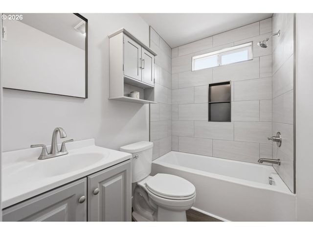 9233 Se MORRISON St, Portland, OR 97216