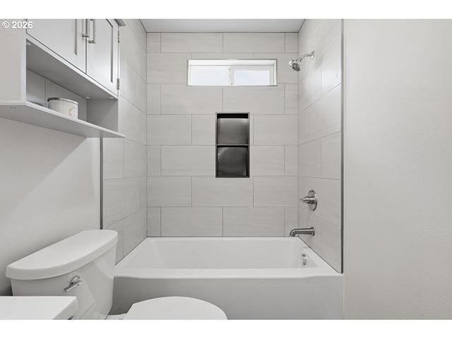 9233 Se MORRISON St, Portland, OR 97216