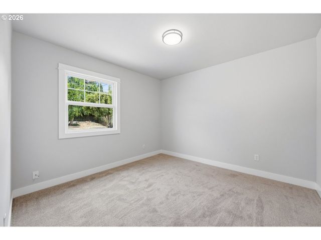 9233 Se MORRISON St, Portland, OR 97216