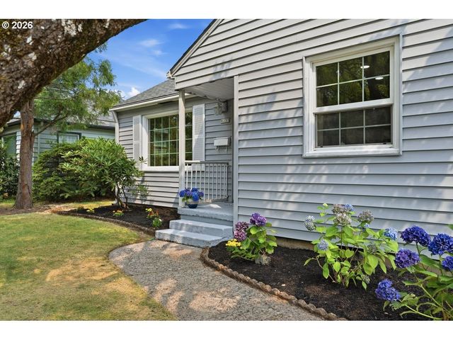9233 Se MORRISON St, Portland, OR 97216