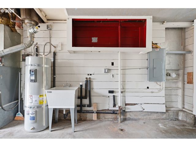 9233 Se MORRISON St, Portland, OR 97216