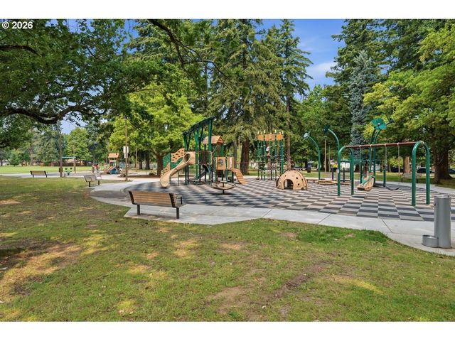 9233 Se MORRISON St, Portland, OR 97216