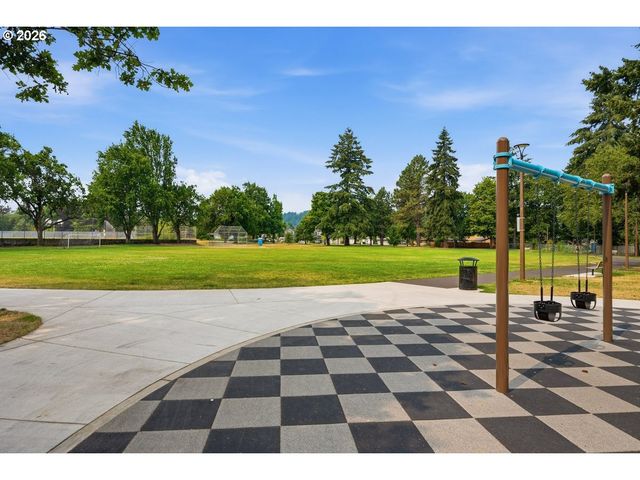 9233 Se MORRISON St, Portland, OR 97216