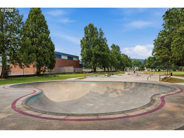9233 Se MORRISON St, Portland, OR 97216