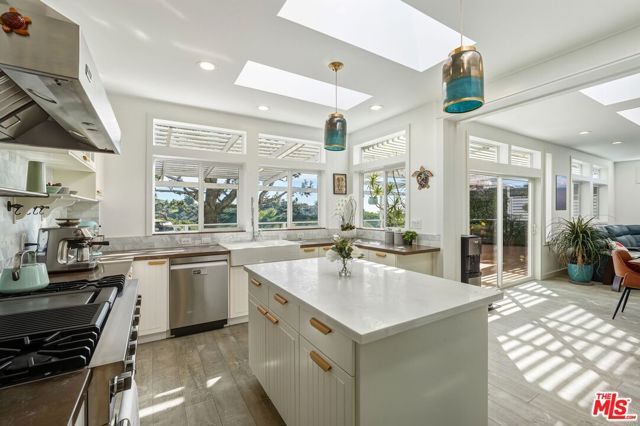 29500 Heathercliff Rd 105, Malibu, CA 90265