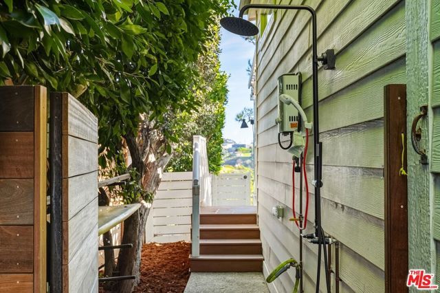 29500 Heathercliff Rd 105, Malibu, CA 90265