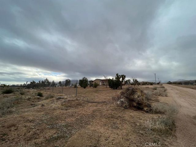 9539 Mustang Avenue, Apple Valley, CA 92308