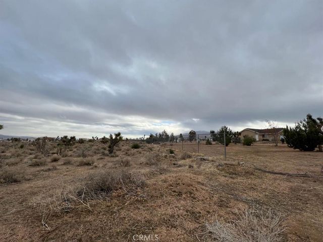 9539 Mustang Avenue, Apple Valley, CA 92308