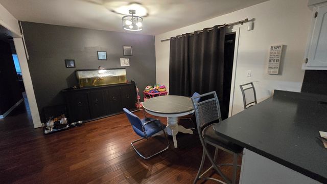 2900 E Spruce Drive, Crete, IL 60417