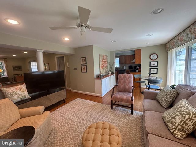 6114 20TH ST N, Arlington, VA 22205