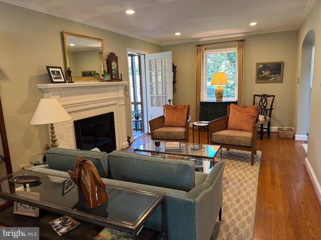 6114 20TH ST N, Arlington, VA 22205