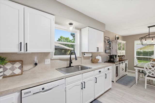 1003 Almond Court, Mansfield, TX 76063