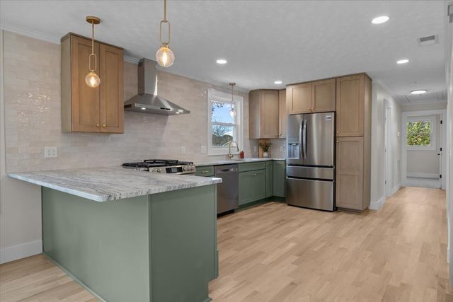 110 E Circle Dr, Burns, TN 37029