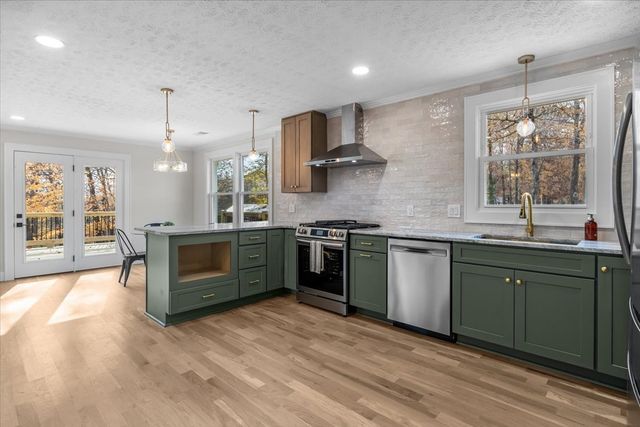 110 E Circle Dr, Burns, TN 37029