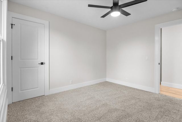 110 E Circle Dr, Burns, TN 37029