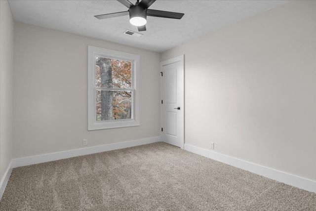 110 E Circle Dr, Burns, TN 37029