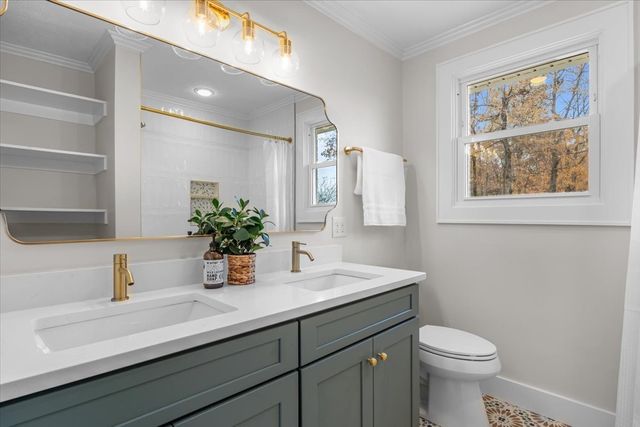 110 E Circle Dr, Burns, TN 37029