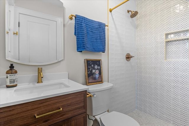 110 E Circle Dr, Burns, TN 37029