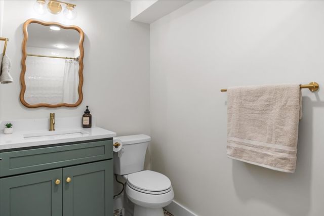 110 E Circle Dr, Burns, TN 37029