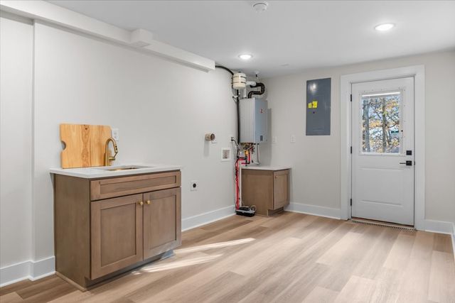 110 E Circle Dr, Burns, TN 37029