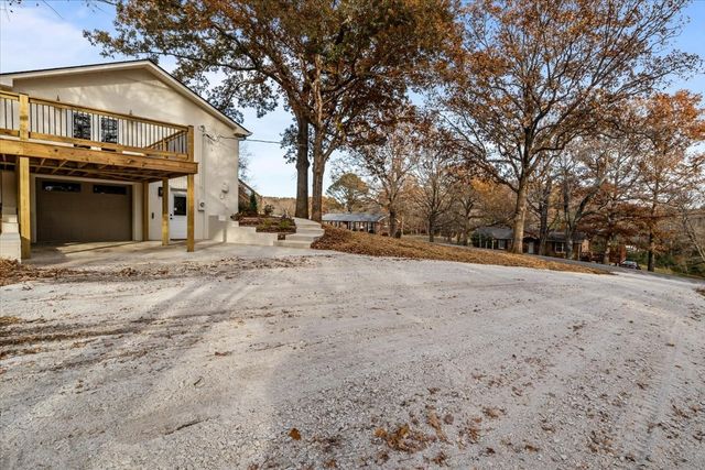 110 E Circle Dr, Burns, TN 37029