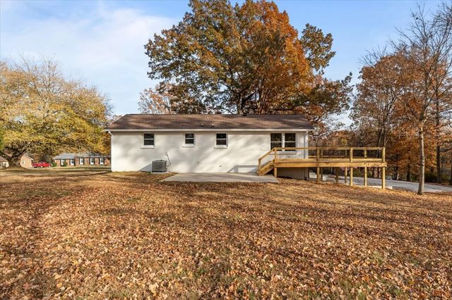 110 E Circle Dr, Burns, TN 37029