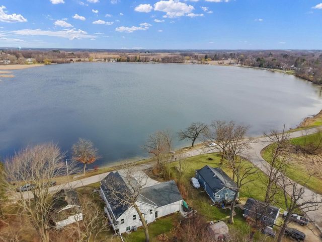 W1143 Lake DRIVE, Genoa City, WI 53128