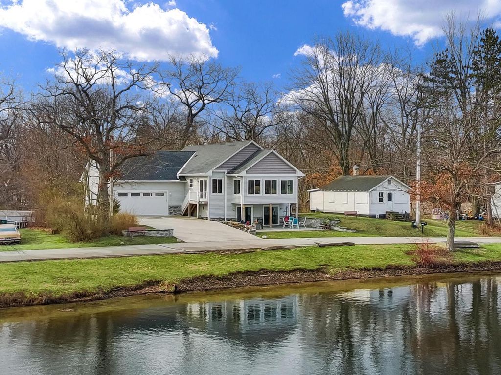 W1143 Lake DRIVE, Genoa City, WI 53128