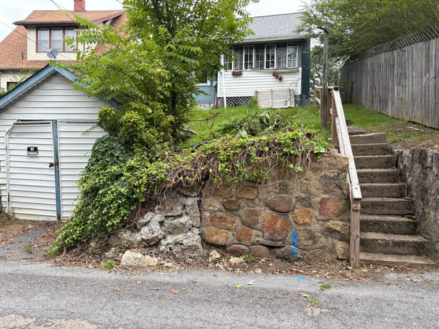 S 1420 Midland Heights PL, Covington, VA 24426