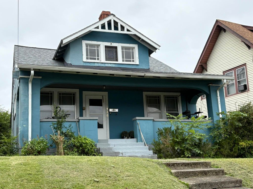 S 1420 Midland Heights PL, Covington, VA 24426