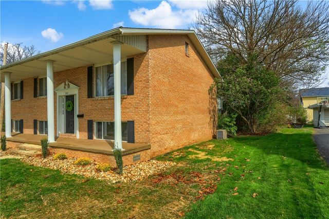 201 E Hazelcroft Ave, New Castle, PA 16105