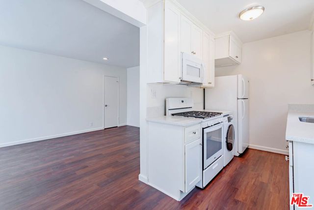 11749 Riverside Drive 6, Valley Village, CA 91607