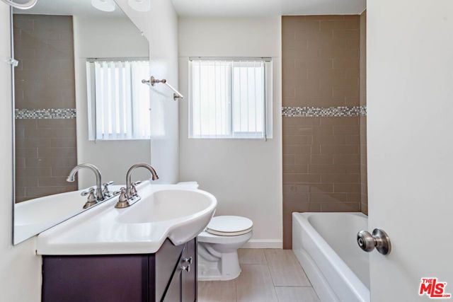 11749 Riverside Drive 6, Valley Village, CA 91607