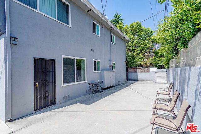 11749 Riverside Drive 6, Valley Village, CA 91607