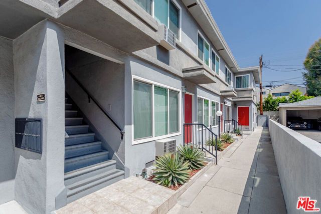 11749 Riverside Drive 6, Valley Village, CA 91607