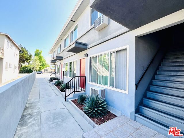 11749 Riverside Drive 6, Valley Village, CA 91607