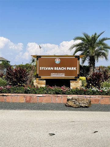 302 Shore Acres Boulevard, Shoreacres, TX 77571