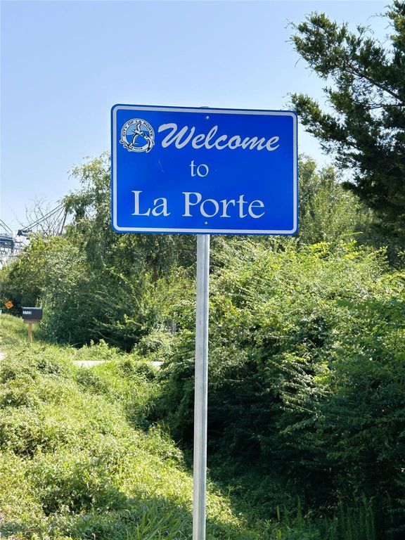 302 Shore Acres Boulevard, Shoreacres, TX 77571