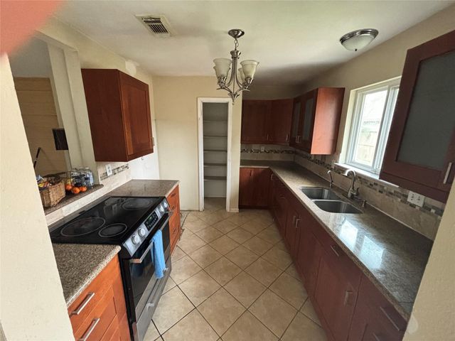 13315 Whitchurch Way, Houston, TX 77015